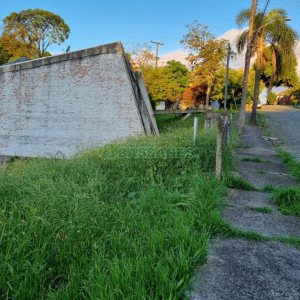 Terreno com 864m², no bairro Cinqüentenário em Caxias do Sul para Comprar