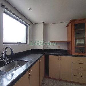 Sala com 127m², 1 vaga, no bairro São Pelegrino em Caxias do Sul para Alugar