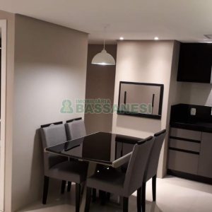 Sobrado com 75m², 2 dormitórios, 2 vagas, no bairro Vinhedos em Caxias do Sul para Comprar