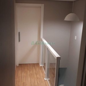 Sobrado com 75m², 2 dormitórios, 2 vagas, no bairro Vinhedos em Caxias do Sul para Comprar