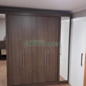 Sobrado com 75m², 2 dormitórios, 2 vagas, no bairro Vinhedos em Caxias do Sul para Comprar