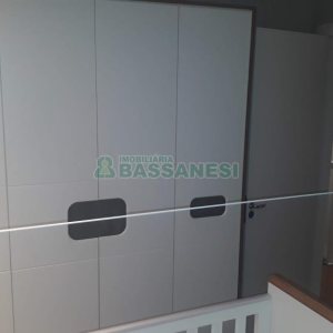 Sobrado com 75m², 2 dormitórios, 2 vagas, no bairro Vinhedos em Caxias do Sul para Comprar