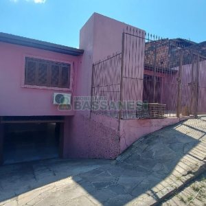 Casa com 90m², 2 dormitórios, 2 vagas, no bairro Esplanada em Caxias do Sul para Alugar