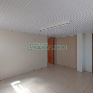 Casa com 90m², 2 dormitórios, 2 vagas, no bairro Esplanada em Caxias do Sul para Alugar