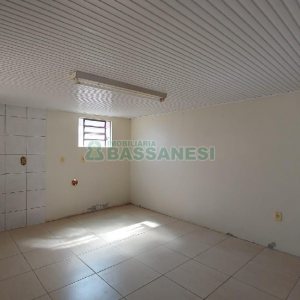 Casa com 90m², 2 dormitórios, 2 vagas, no bairro Esplanada em Caxias do Sul para Alugar