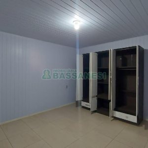 Casa com 90m², 2 dormitórios, 2 vagas, no bairro Esplanada em Caxias do Sul para Alugar