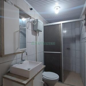 Casa com 90m², 2 dormitórios, 2 vagas, no bairro Esplanada em Caxias do Sul para Alugar