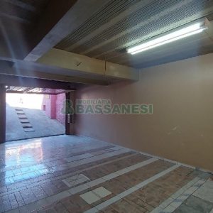 Casa com 90m², 2 dormitórios, 2 vagas, no bairro Esplanada em Caxias do Sul para Alugar