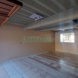 Casa com 90m², 2 dormitórios, 2 vagas, no bairro Esplanada em Caxias do Sul para Alugar