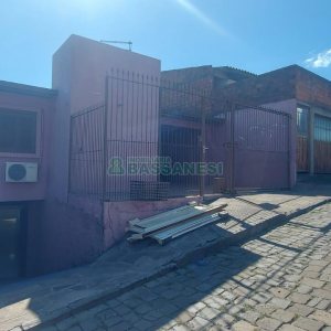 Casa com 90m², 2 dormitórios, 2 vagas, no bairro Esplanada em Caxias do Sul para Alugar