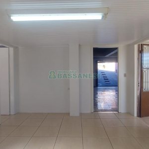 Casa com 90m², 2 dormitórios, 2 vagas, no bairro Esplanada em Caxias do Sul para Alugar