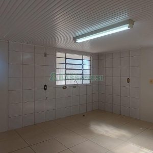 Casa com 90m², 2 dormitórios, 2 vagas, no bairro Esplanada em Caxias do Sul para Alugar