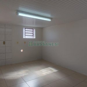 Casa com 90m², 2 dormitórios, 2 vagas, no bairro Esplanada em Caxias do Sul para Alugar