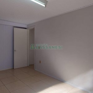 Casa com 90m², 2 dormitórios, 2 vagas, no bairro Esplanada em Caxias do Sul para Alugar