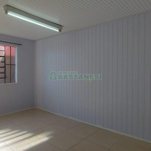Casa com 90m², 2 dormitórios, 2 vagas, no bairro Esplanada em Caxias do Sul para Alugar