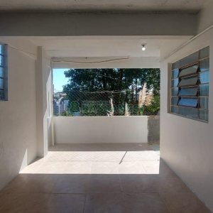 Casa com 90m², 2 dormitórios, 2 vagas, no bairro Esplanada em Caxias do Sul para Alugar