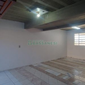 Casa com 90m², 2 dormitórios, 2 vagas, no bairro Esplanada em Caxias do Sul para Alugar
