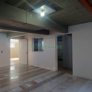 Casa com 90m², 2 dormitórios, 2 vagas, no bairro Esplanada em Caxias do Sul para Alugar