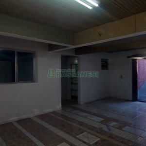 Casa com 90m², 2 dormitórios, 2 vagas, no bairro Esplanada em Caxias do Sul para Alugar
