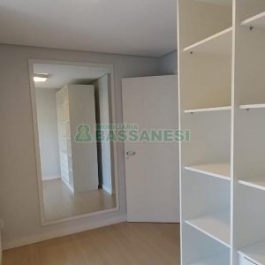 Apartamento com 100m², 2 dormitórios, 2 vagas, no bairro Panazzolo em Caxias do Sul para Alugar