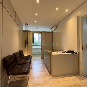 Sala Mobiliada com 62m², no bairro Centro em Caxias do Sul para Comprar