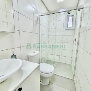 Apto Mobiliado com 42m², 1 dormitório, 1 vaga, no bairro Lourdes em Caxias do Sul para Alugar