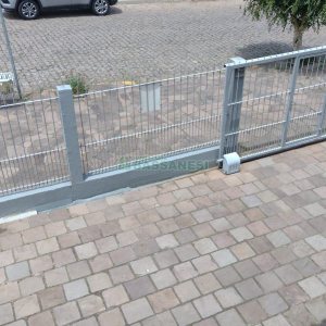 Casa com 182m², 3 dormitórios, 1 vaga, no bairro Colina Sorriso em Caxias do Sul para Comprar