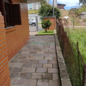 Casa com 182m², 3 dormitórios, 1 vaga, no bairro Colina Sorriso em Caxias do Sul para Comprar