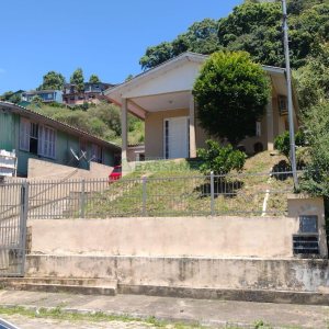Casa com 70m², 2 dormitórios, 1 vaga, no bairro Cidade Nova em Caxias do Sul para Comprar