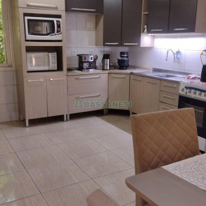 Casa com 70m², 2 dormitórios, 1 vaga, no bairro Cidade Nova em Caxias do Sul para Comprar