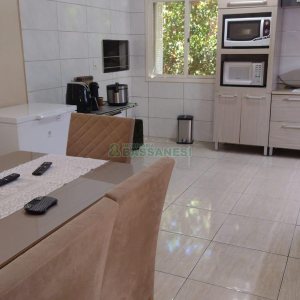 Casa com 70m², 2 dormitórios, 1 vaga, no bairro Cidade Nova em Caxias do Sul para Comprar