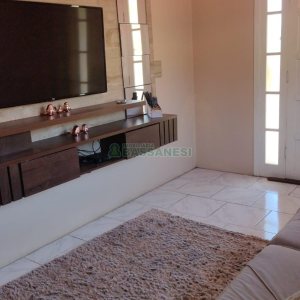 Casa com 70m², 2 dormitórios, 1 vaga, no bairro Cidade Nova em Caxias do Sul para Comprar