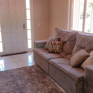 Casa com 70m², 2 dormitórios, 1 vaga, no bairro Cidade Nova em Caxias do Sul para Comprar