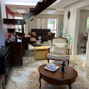 Casa com 290m², 2 dormitórios, 1 vaga, no bairro Cidade Nova em Caxias do Sul para Comprar