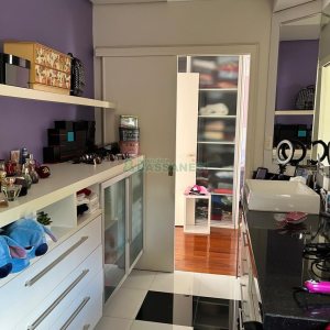 Casa com 290m², 2 dormitórios, 1 vaga, no bairro Cidade Nova em Caxias do Sul para Comprar