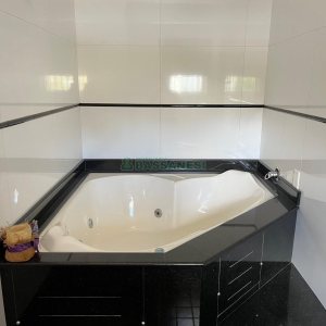 Casa com 290m², 2 dormitórios, 1 vaga, no bairro Cidade Nova em Caxias do Sul para Comprar