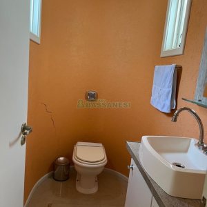 Casa com 290m², 2 dormitórios, 1 vaga, no bairro Cidade Nova em Caxias do Sul para Comprar