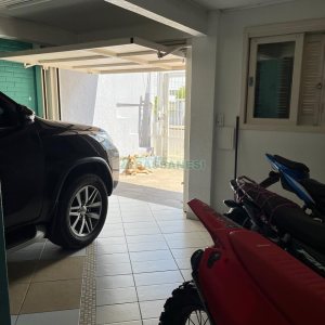 Casa com 290m², 2 dormitórios, 1 vaga, no bairro Cidade Nova em Caxias do Sul para Comprar