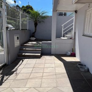 Casa com 290m², 2 dormitórios, 1 vaga, no bairro Cidade Nova em Caxias do Sul para Comprar