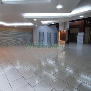Loja com 610m², no bairro São Pelegrino em Caxias do Sul para Alugar