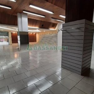 Loja com 610m², no bairro São Pelegrino em Caxias do Sul para Alugar