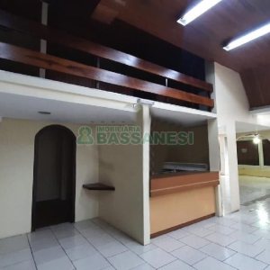 Loja com 610m², no bairro São Pelegrino em Caxias do Sul para Alugar