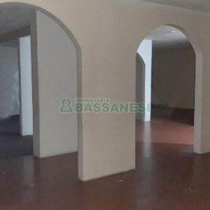 Loja com 610m², no bairro São Pelegrino em Caxias do Sul para Alugar
