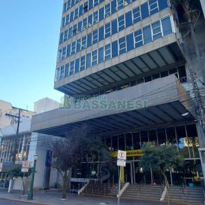 Sala com 120m², no bairro Centro em Caxias do Sul para Alugar