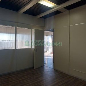 Sala com 120m², no bairro Centro em Caxias do Sul para Alugar