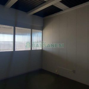 Sala com 120m², no bairro Centro em Caxias do Sul para Alugar