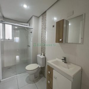 Apartamento com 72m², 3 dormitórios, 1 vaga, no bairro Madureira em Caxias do Sul para Alugar