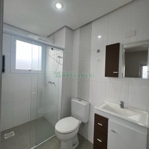 Apartamento com 72m², 3 dormitórios, 1 vaga, no bairro Madureira em Caxias do Sul para Alugar