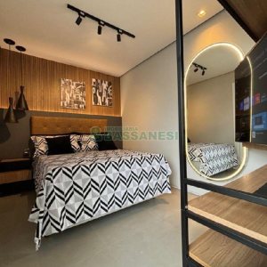 Apto Mobiliado com 42m², 1 dormitório, 1 vaga, no bairro Lourdes em Caxias do Sul para Comprar