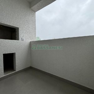 Apto Mobiliado com 42m², 1 dormitório, 1 vaga, no bairro Lourdes em Caxias do Sul para Comprar